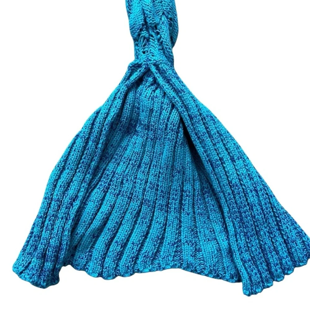 Beautiful mermaid tail knit leg cover